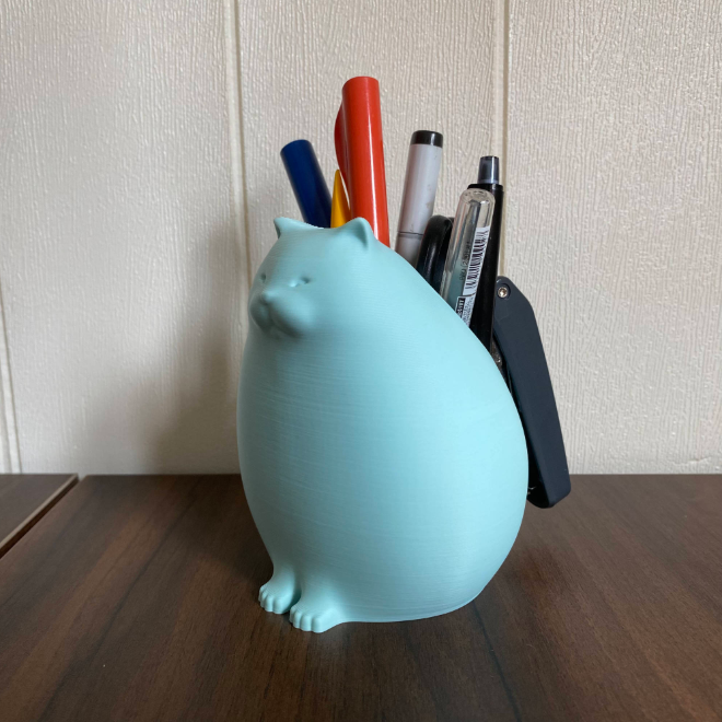 A cute 3D pen holder with a cat design.